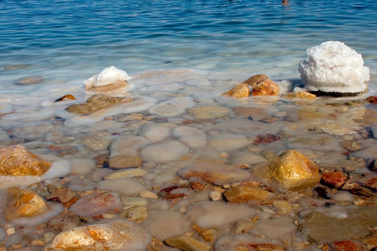 Черное море самое соленое. Соль мёртвого моря. Соль в море. Соленая морская вода. Соленый океан.