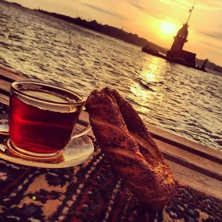 Доброе утро картинки на турецком языке мужчине. Турция чай море. Вечерний чай в Турции. Стамбул вечером чай. Стамбул зима чай.