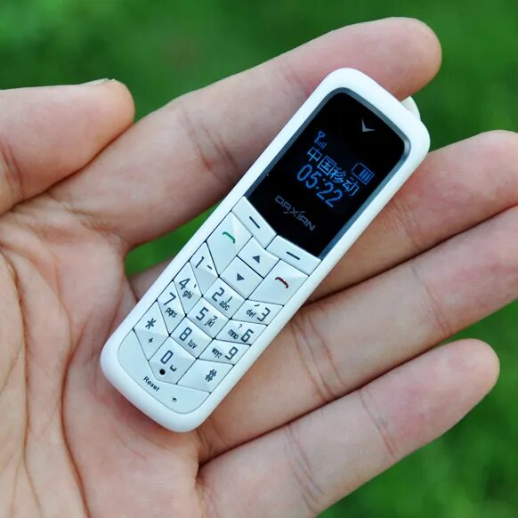 Телефон именно. GTSTAR bm50 Daxian. YAMAYAHOO bm50. Самый маленький кнопочный смартфон. Маленькие китайские телефоны.