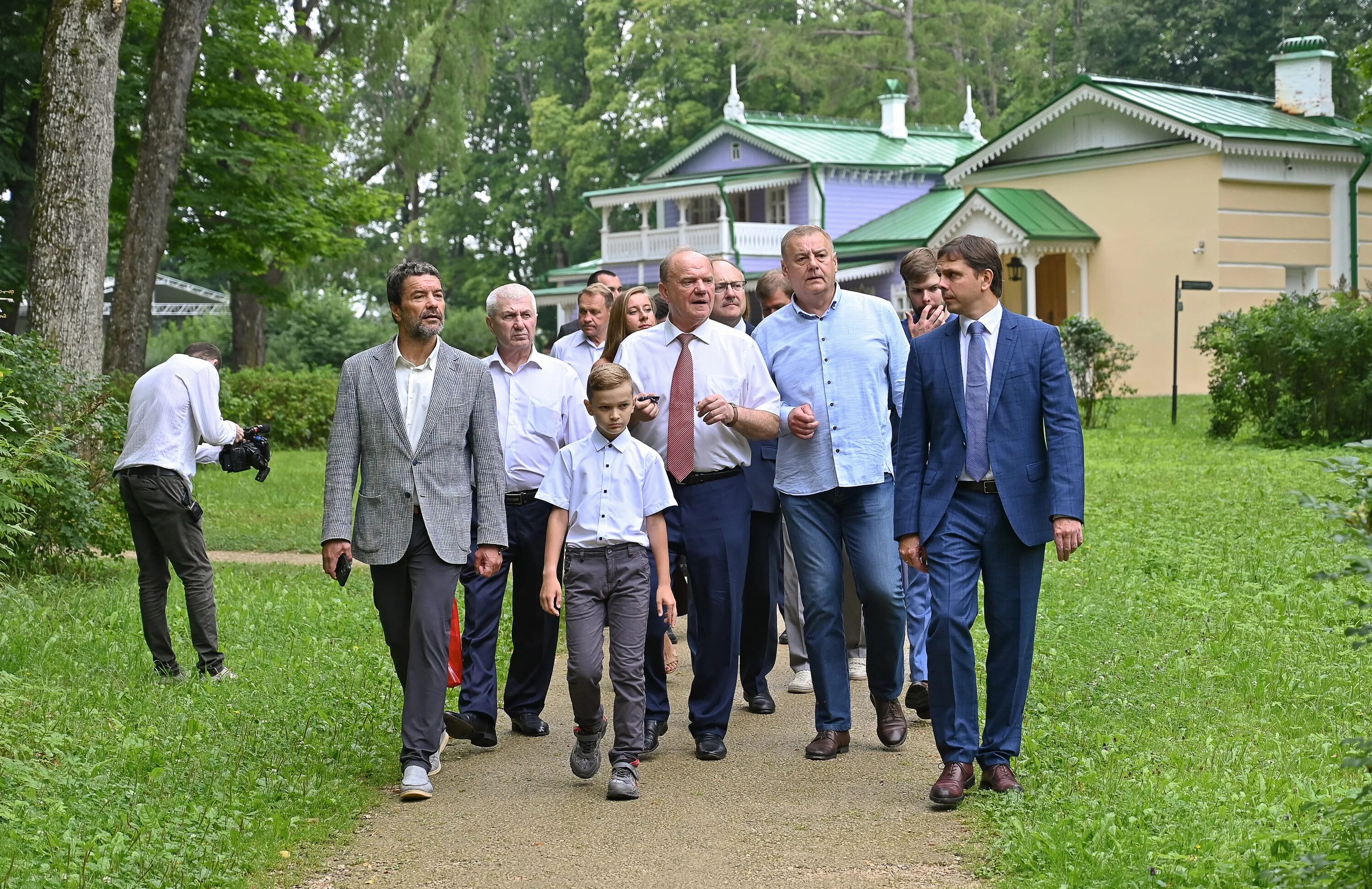 Зюганов в Спасском Лутовиново. Спасское Лутовиново Тургенев. Имение Тургенева. Дом Зюганова в Спасском Лутовиново.