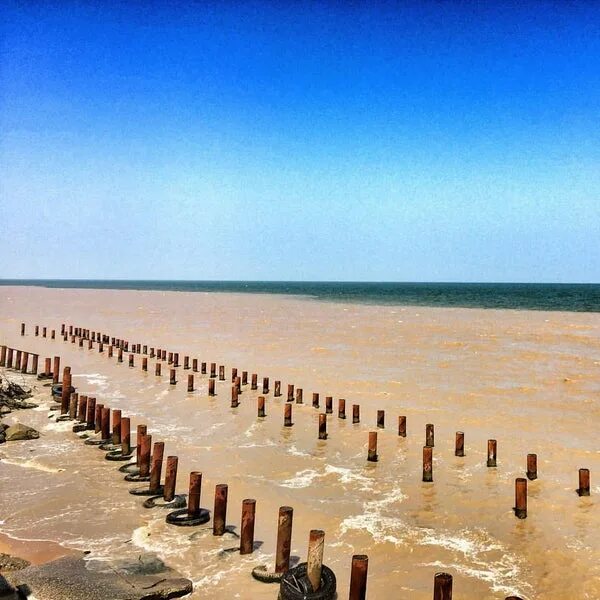 Астрахань каспийское море пляж. Каспийское море город каспийск. Каспийское море лагань. Берег каспийского моря астраханская область. Астрахань каспийское море.