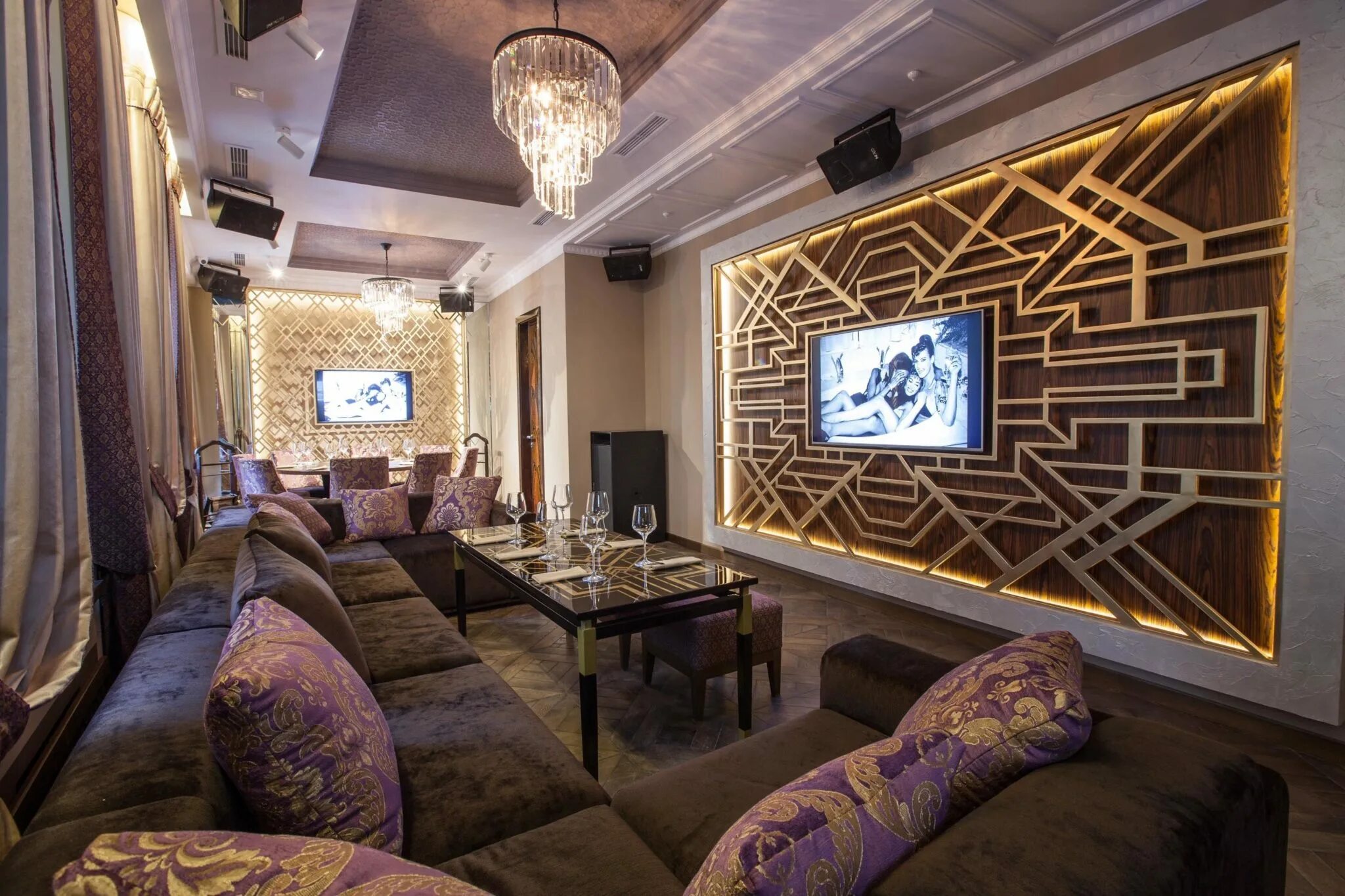 Кадриль мытищи. Кадриль москва пушечная. Клуб кадриль. Кафе кадриль в москве. Кафе кадриль в москве.