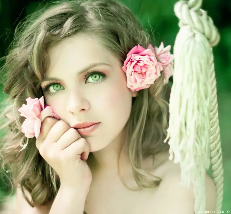 Зеленоглазые девушки. Зелёные глаза у женщин. Красивые девушки с зелеными глазами. Красивые зеленоглазые девушки. Красивая девушка с зелеными глазами