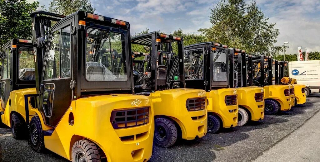 погрузчик jcb 455zx. дорожно-строительная техника. парк спецтехники. строительная техника. спецтехника астана.