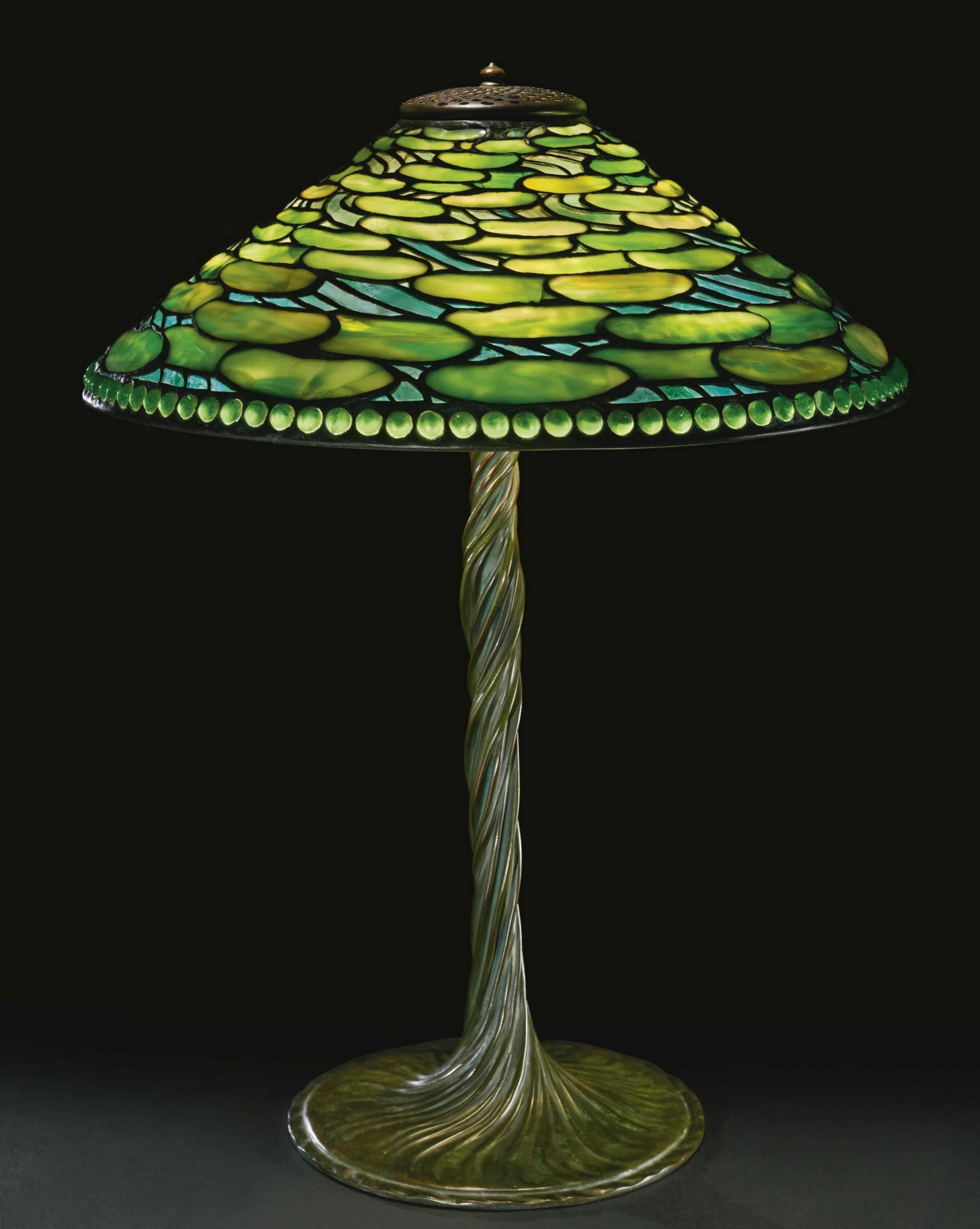 Луис комфорт Тиффани. Луис комфорт Тиффани Lamp. Луис комфорт Тиффани Table Lamp. Луис комфорт Тиффани портрет.