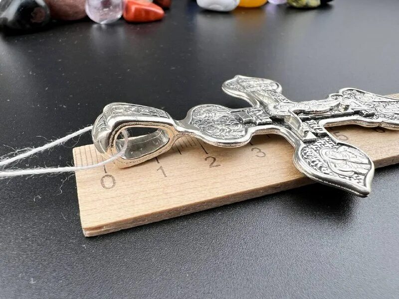 Церковные крестики. Орел весы крест. Крест весы. Цепь бисмарк с коробкой. Крест весы.