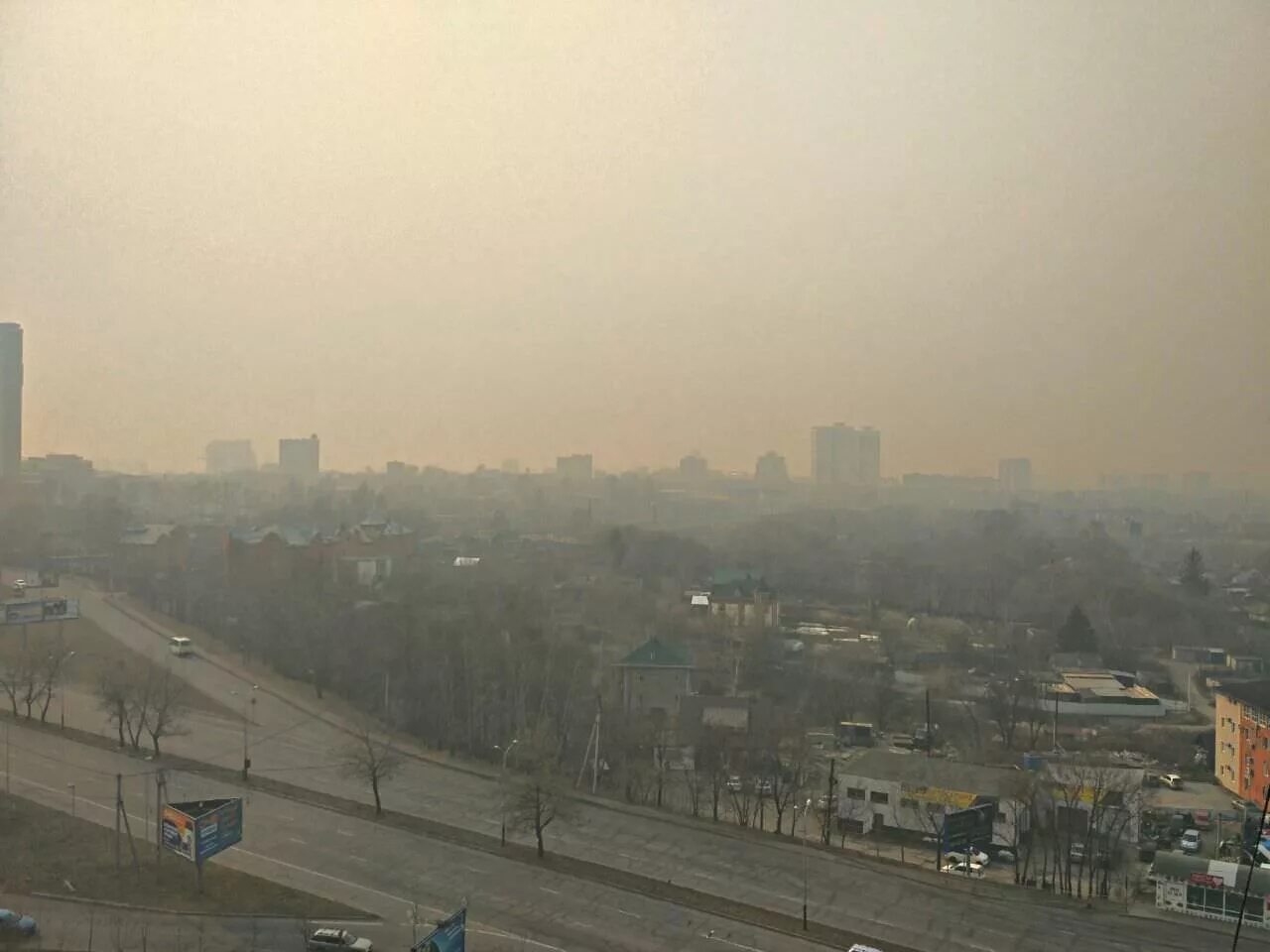 Какой воздух в хабаровске. Загрязнение атмосферы хабаровского края. Хабаровск столица дальнего востока. Нечем дышать в ачинске. Дым в хабаровске сейчас.