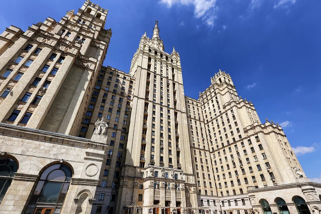 Высотка 1. Сталинская высотка кудринская. высотка на кудринской площади. дом авиаторов на кудринской площади. высотное здание на кудринской площади.