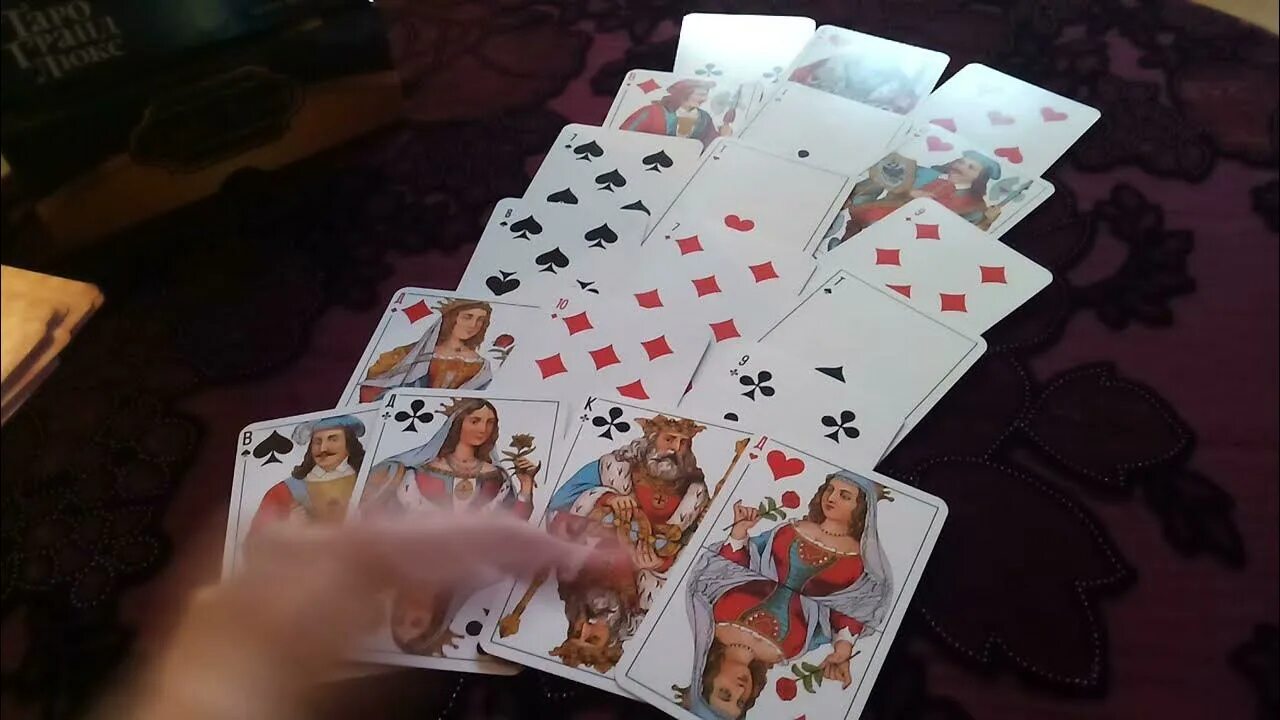 Расклад на короля. Игральные карты за рулем. Гадание на крестового короля. Гадание на крестового короля. Гадания цыганское крестовые король.