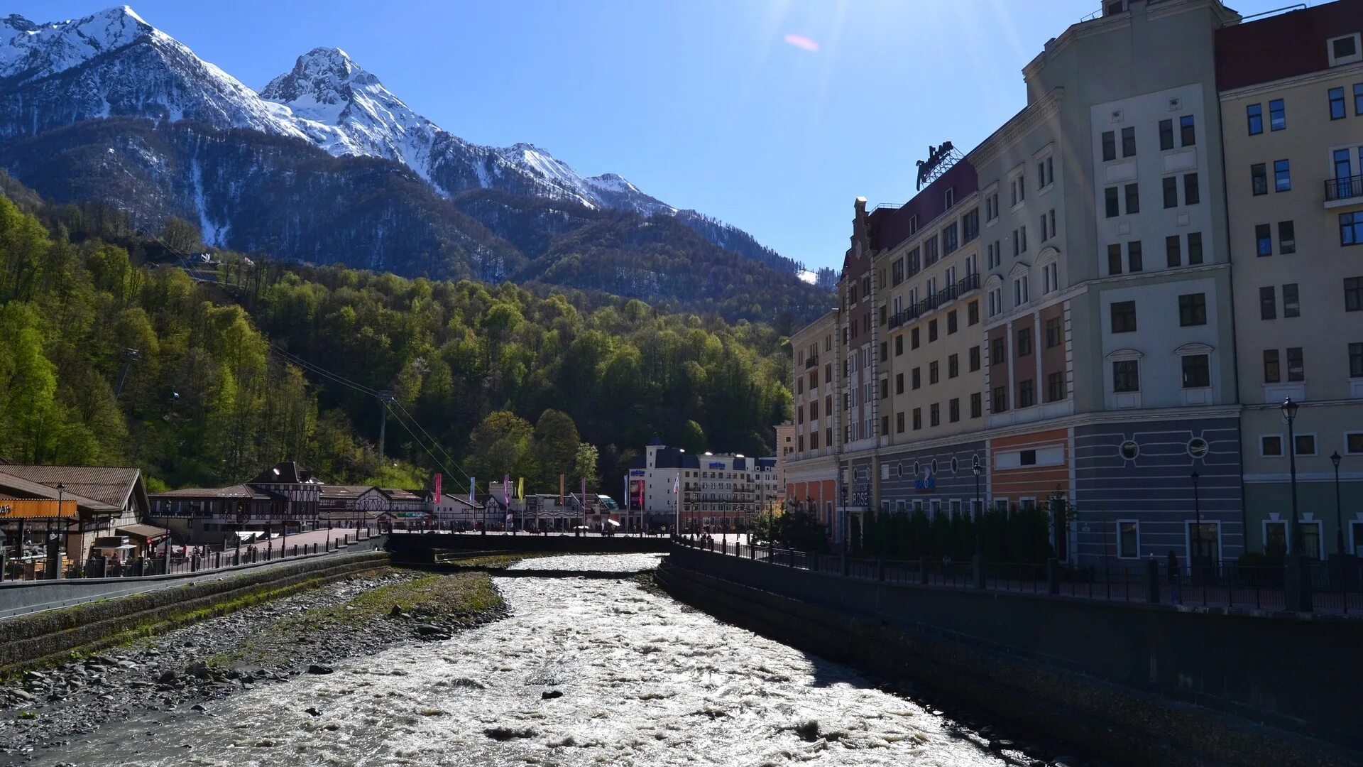 красная поляна весной