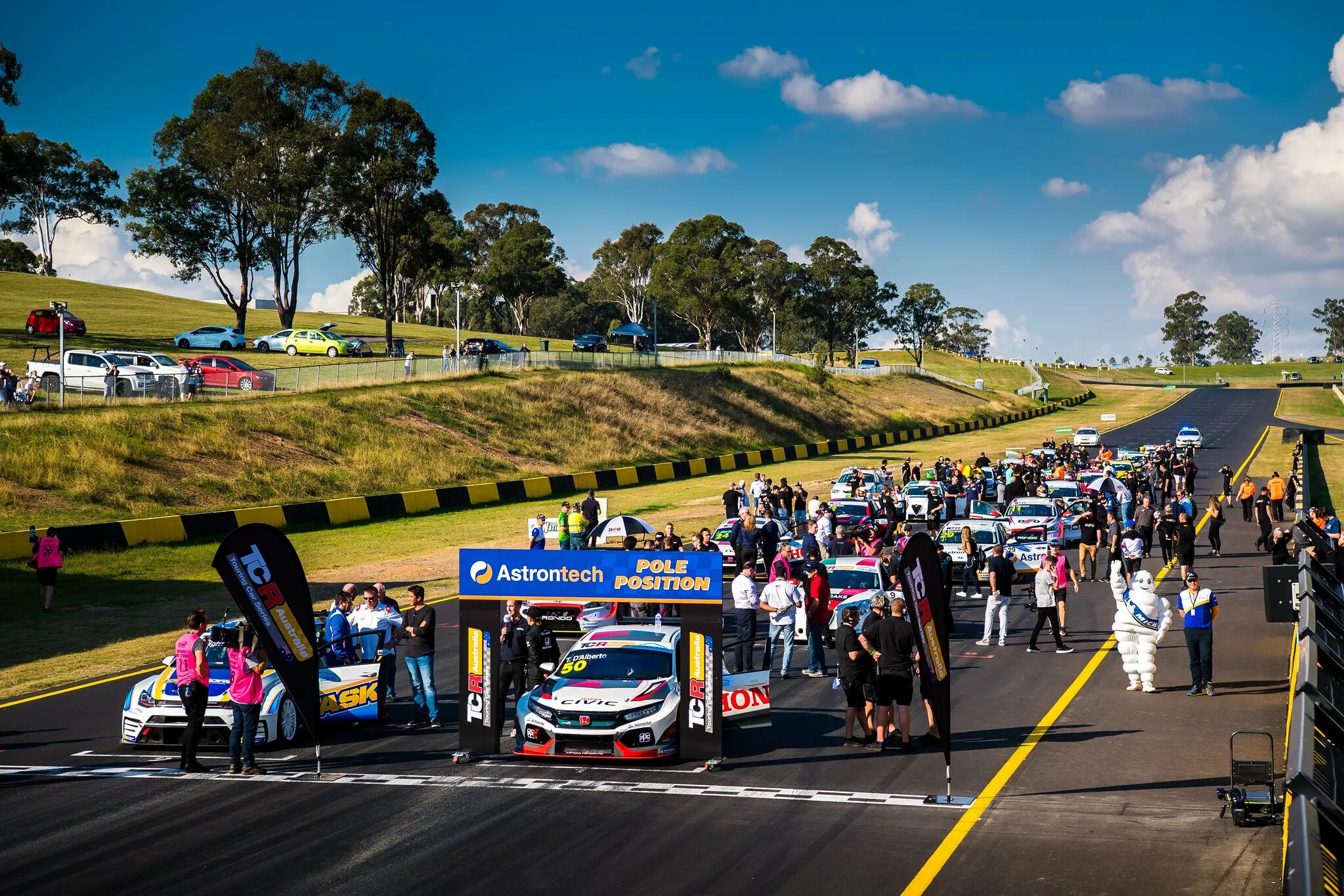 Australia racing. Sydney motorsport park. australian motorsport. sidney industries motorsport. supercars in australia.