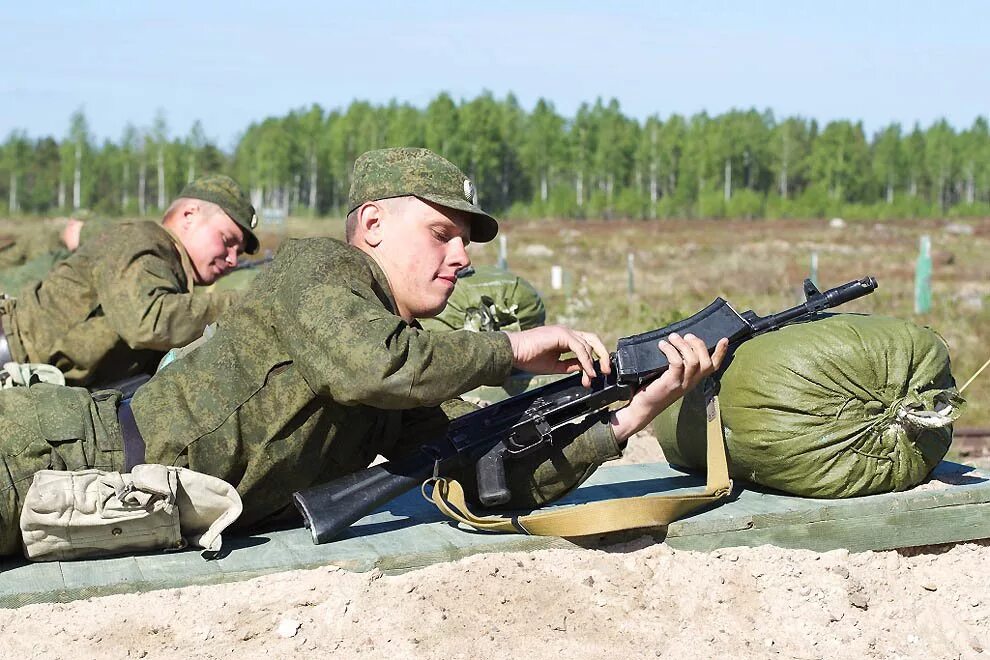 138 ОМСБР. Солдат в боевой готовности. Военные сборы. Солдат на стрельбах. Случай в военной части