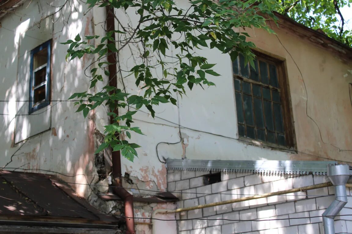 Программа ветхое жилье в частном секторе. Сергиев посад бараки. Аварийный дом. Ветхое жилье. Ветхое жилье самара.