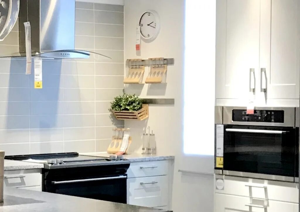 Почему закрывается кухня. Вендинге кухня икеа. вендинге икеа. ikea 6w лампочка. вендинге кухня икеа фото в квартире.