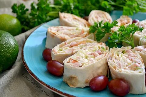 Лаваш колбаса сыр зелень