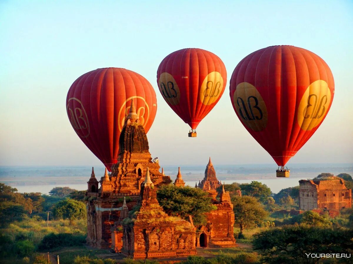 Поездка на шаре. Баган Мьянма шары. Ангкор ват воздушный шар. Воздушный шар путешественника. Путешествие на воздушном шаре.