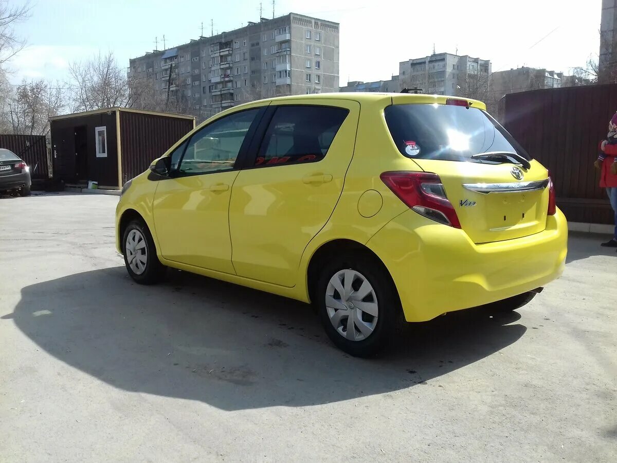 Витц 1.3. Тойота Витц 1.0. Toyota Vitz 1.0 CVT. Toyota Vitz 1.3 Clavia багажник. Витц 1.3 2009 клиренс.