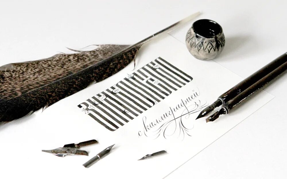 знакомство с каллиграфией. знакомство с каллиграфией. каллиграфия в офисе. каллиграфия реклама. каллиграфия на мебели.