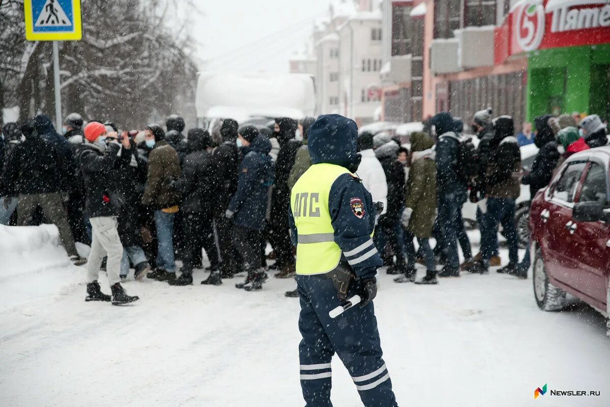 Протесты в Кирове. Митинг Навального в Екатеринбурге. Ньюслер Киров. Митинг в поддержку Навального 23 января. Новости кирова сегодня свежие события