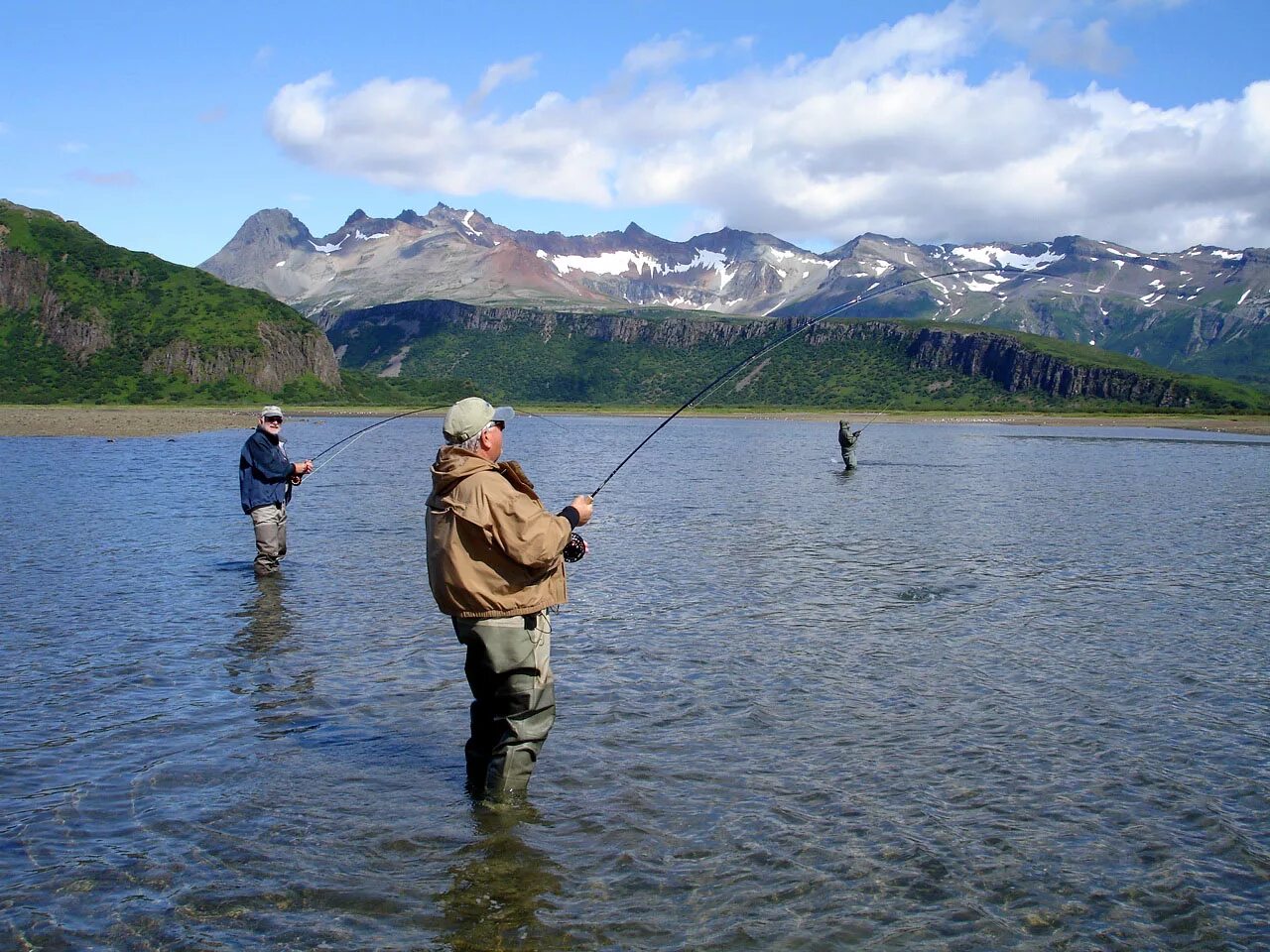 Рыболовство на Аляске. Рыбалка в горах. Рыбаки на Аляске. Рыболовный туризм.