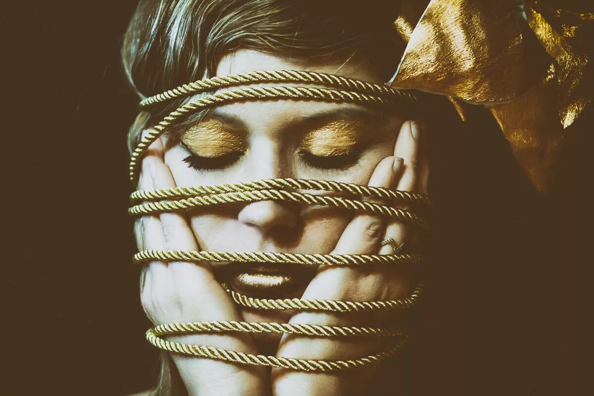 Молчание лучший способ. Молчание золото пословица. Молчание лучше слов. Мудрые цитаты про молчание. Молчание.