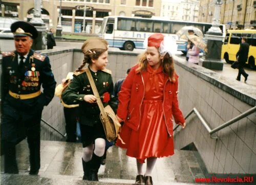 2005 год парад победы в самаре. 8 мая 2005. Аллея славы воткинск. Джордж буш на параде победы. День победы 2005.