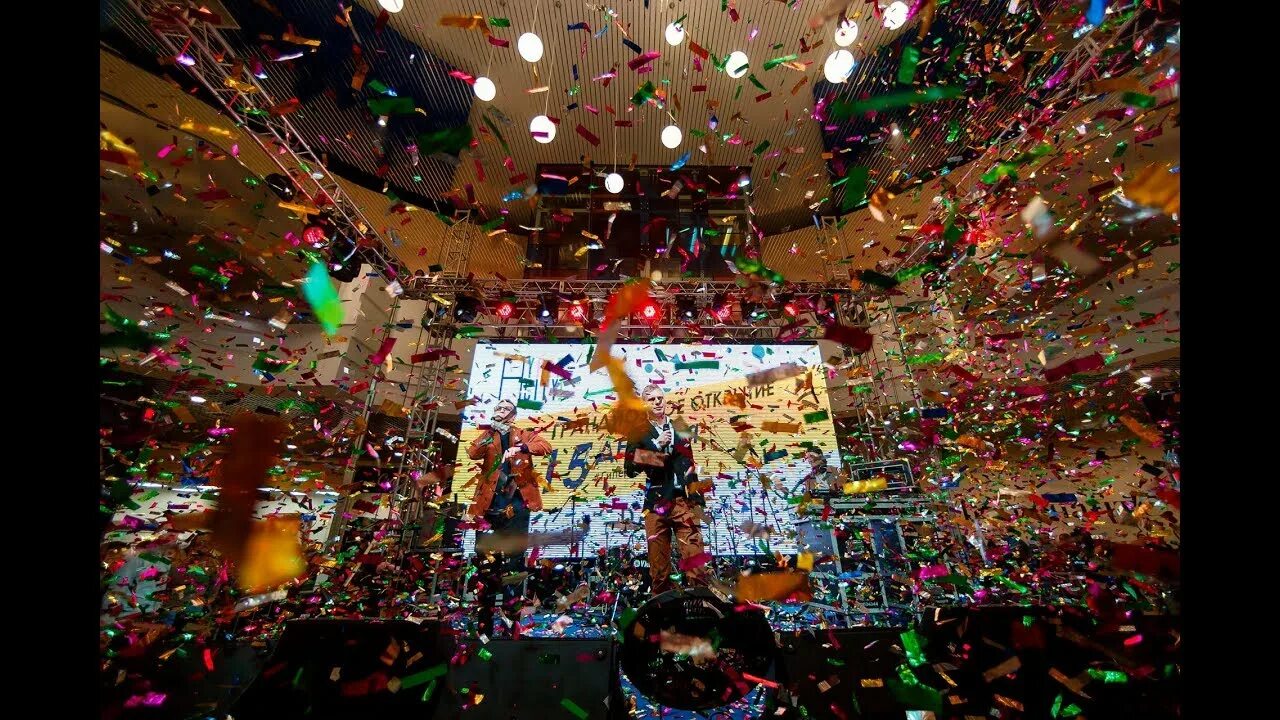 Дня гипер. Днс гипер зеленодольск. Днс на королева 14. Магазин электроники. Магазин днс.