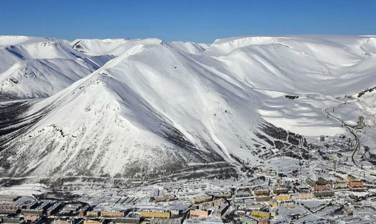 Город кировск расположенный в центре огэ. Кировск Мурманская область горы. Хибины Кировск. Плато Кукисвумчорр. Гора Кукисвумчорр Хибины.