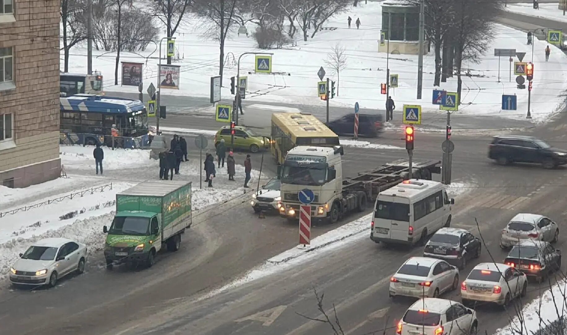 Дтп в санкт-петербурге инфинити за ноябрь 2022. Происшествия санкт петербург и область. Происшествия санкт петербург и область. Происшествия санкт петербург и область. Машина на тротуаре.