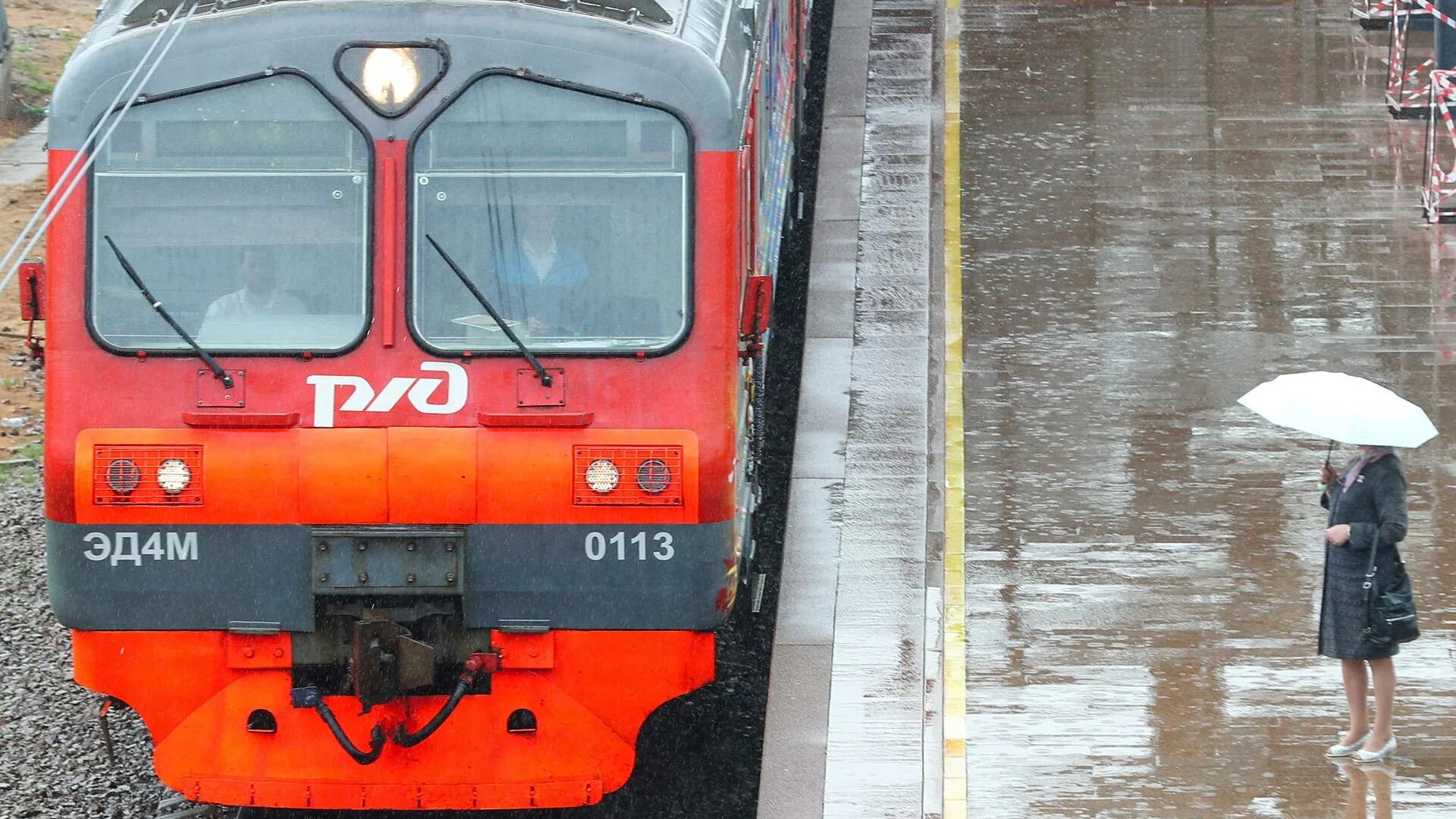 Поезд электричка. Станция электропоездов. Электричка на вокзале. Электричка на перегоне.