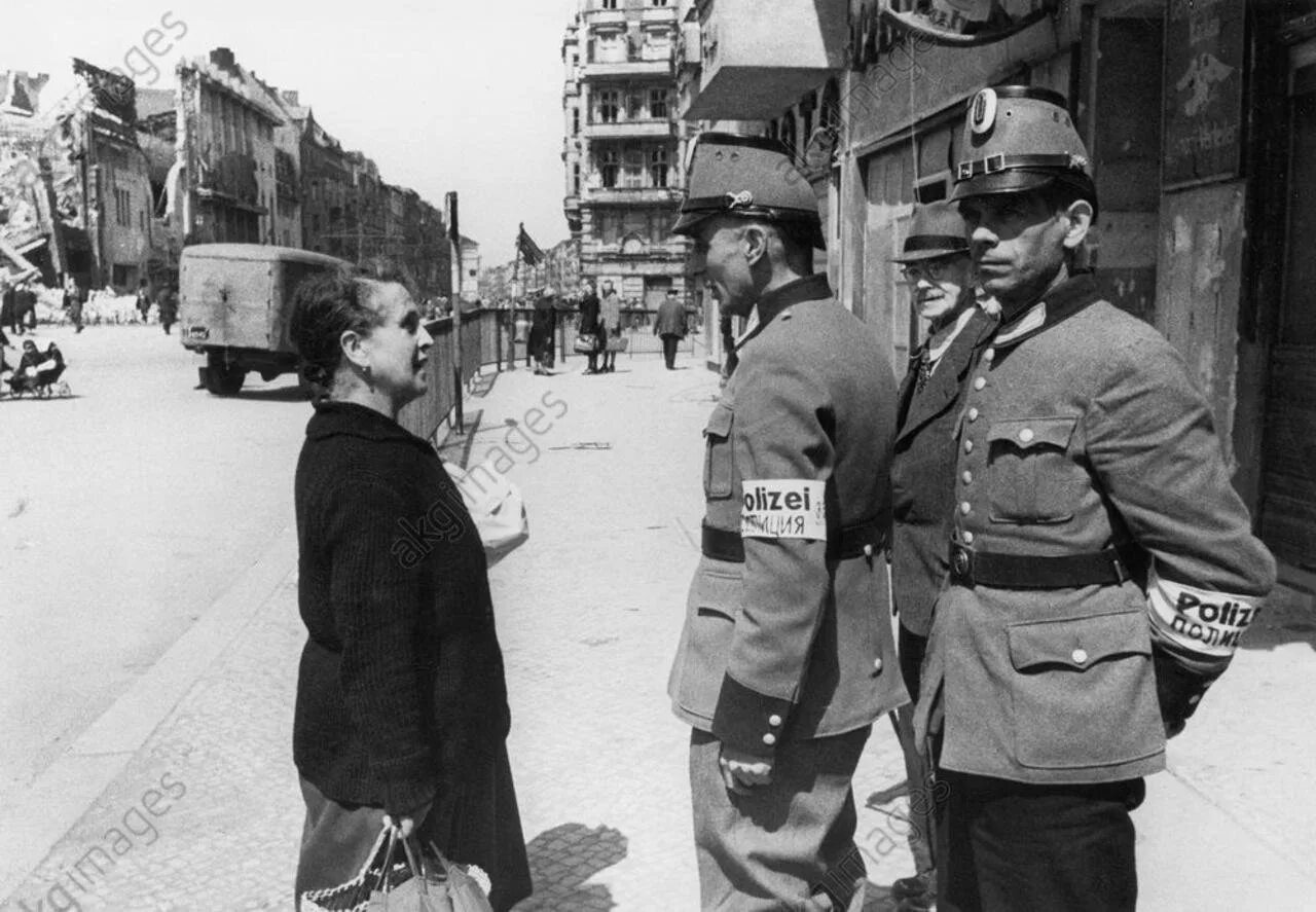 Помощь германии после войны. Полиция Берлина 1945. Полиция ФРГ 1948. Полиция Германии 1946.