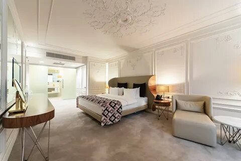 Crown by renaissance