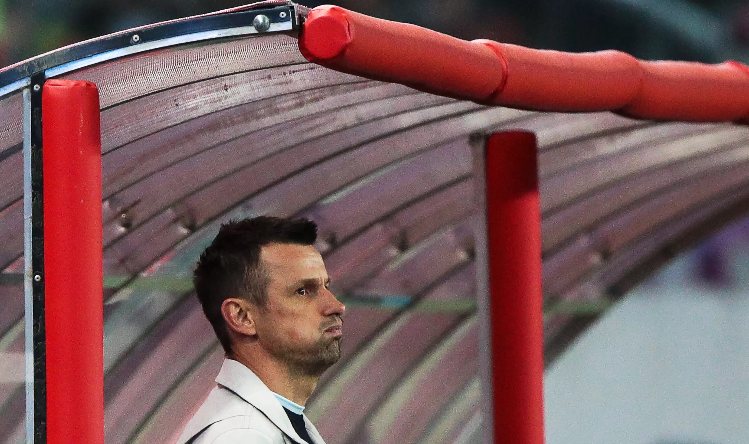 Правило перехода проезжей части. Тренер а если я пропущу одну тренировку мне ничего не. Если человек перезванивает. Пропусти меня мемы. Этикет в лифте.