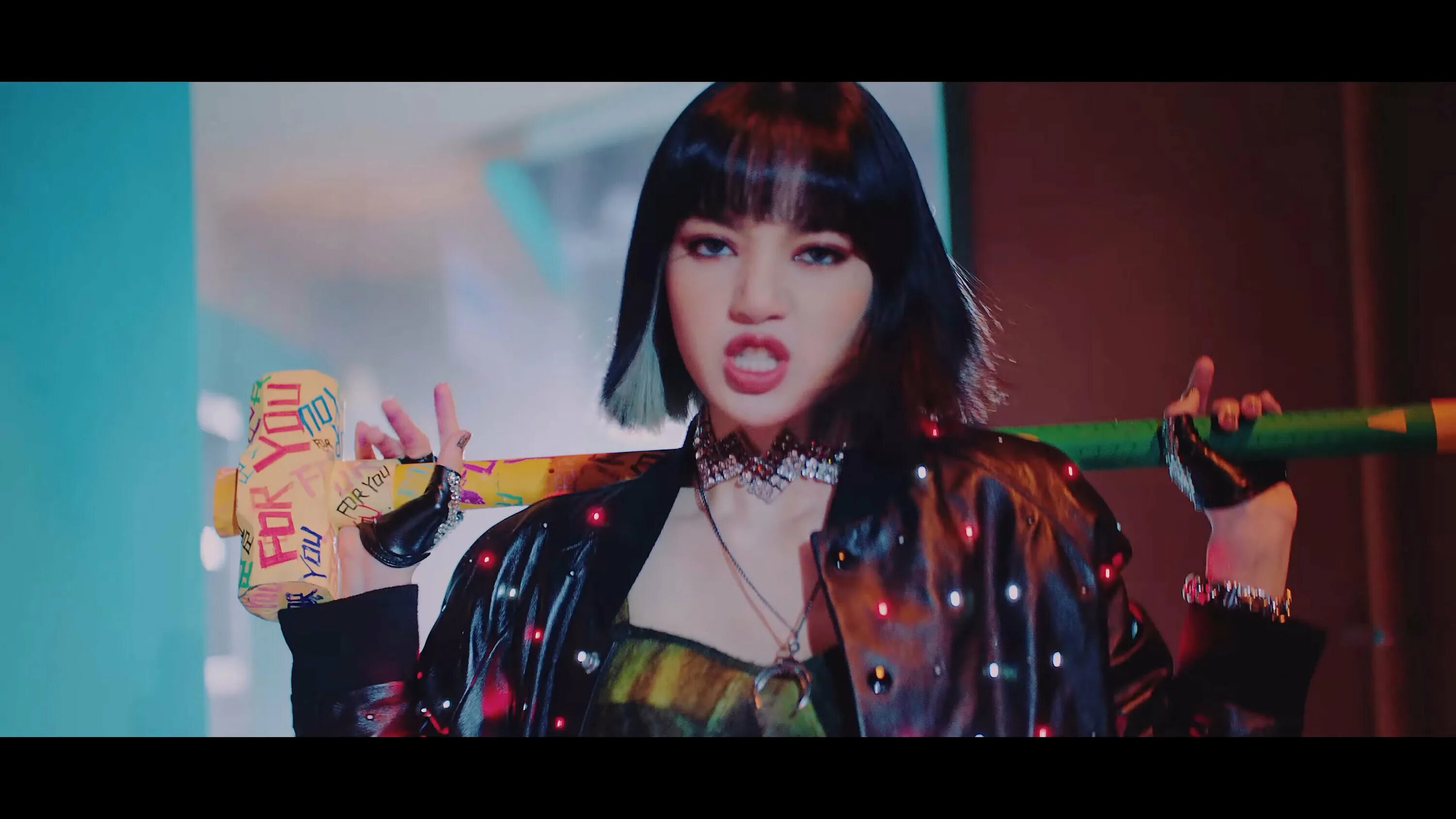 Blackpink песня lovesick girls. Lisa blackpink. лиса блэк пинк lovesick girl. lisa blackpink pretty savage. лиса из blackpink pretty savage.