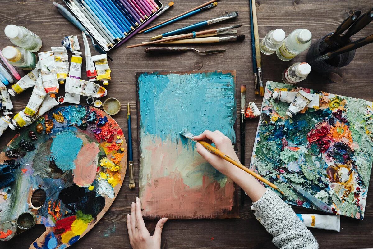 фотосессия с мольбертом. образ художницы. краски на столе. маркус роткович художник. типы рисовальщиков схема.