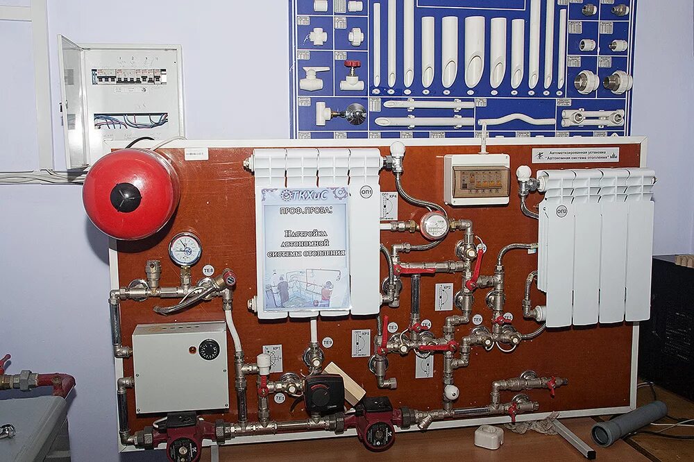 Теплотехническое оборудование. Отопление мастерских. Мастерская сантехники и отопления. Система отопления мастерской.