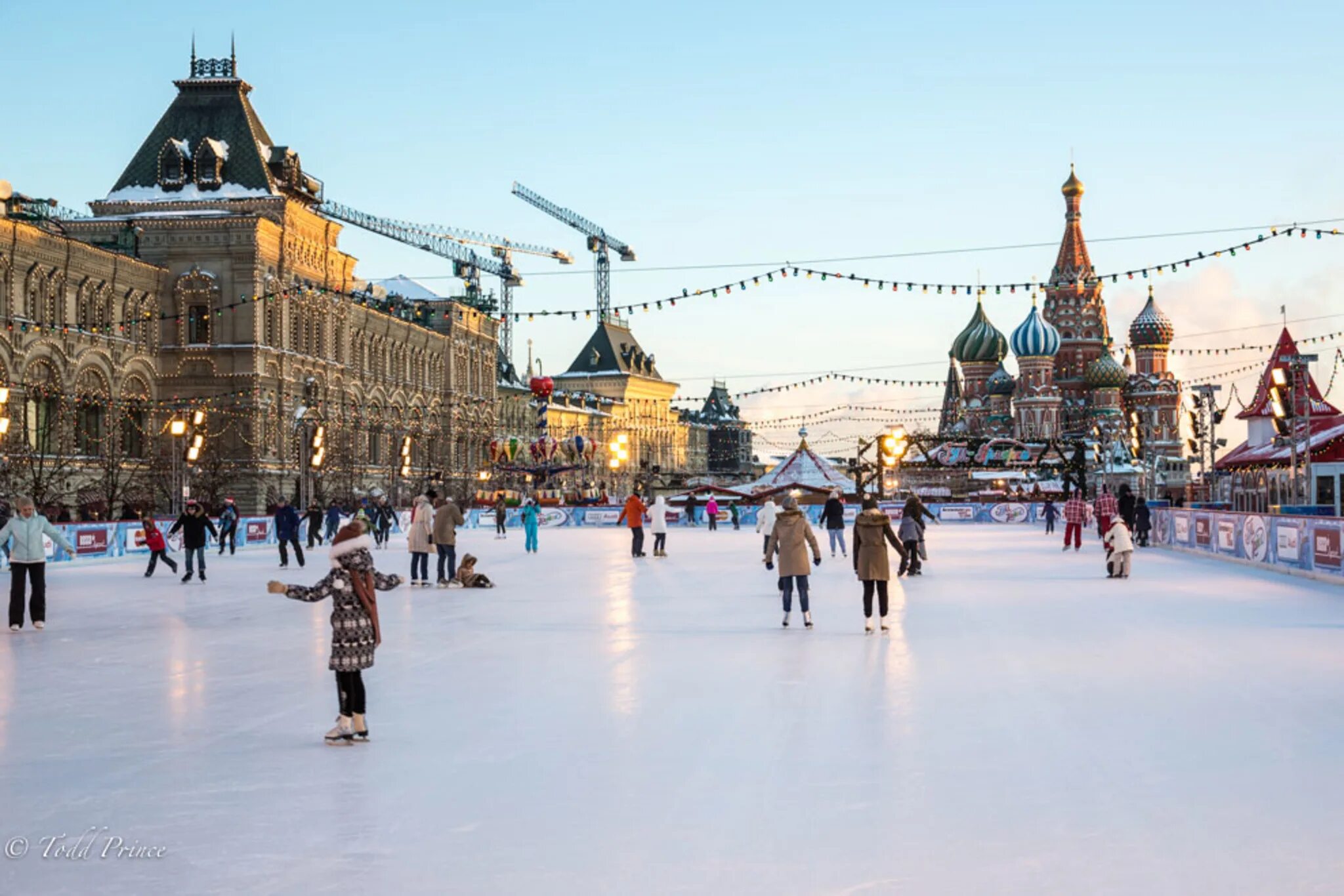 Москва какой будет зима. Зима в Москве. Площадь зима. Москва зимой. Прогулка по Москве зимой.