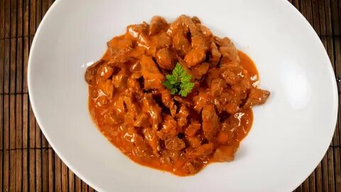 Гуляш из свинины сметана томатная паста