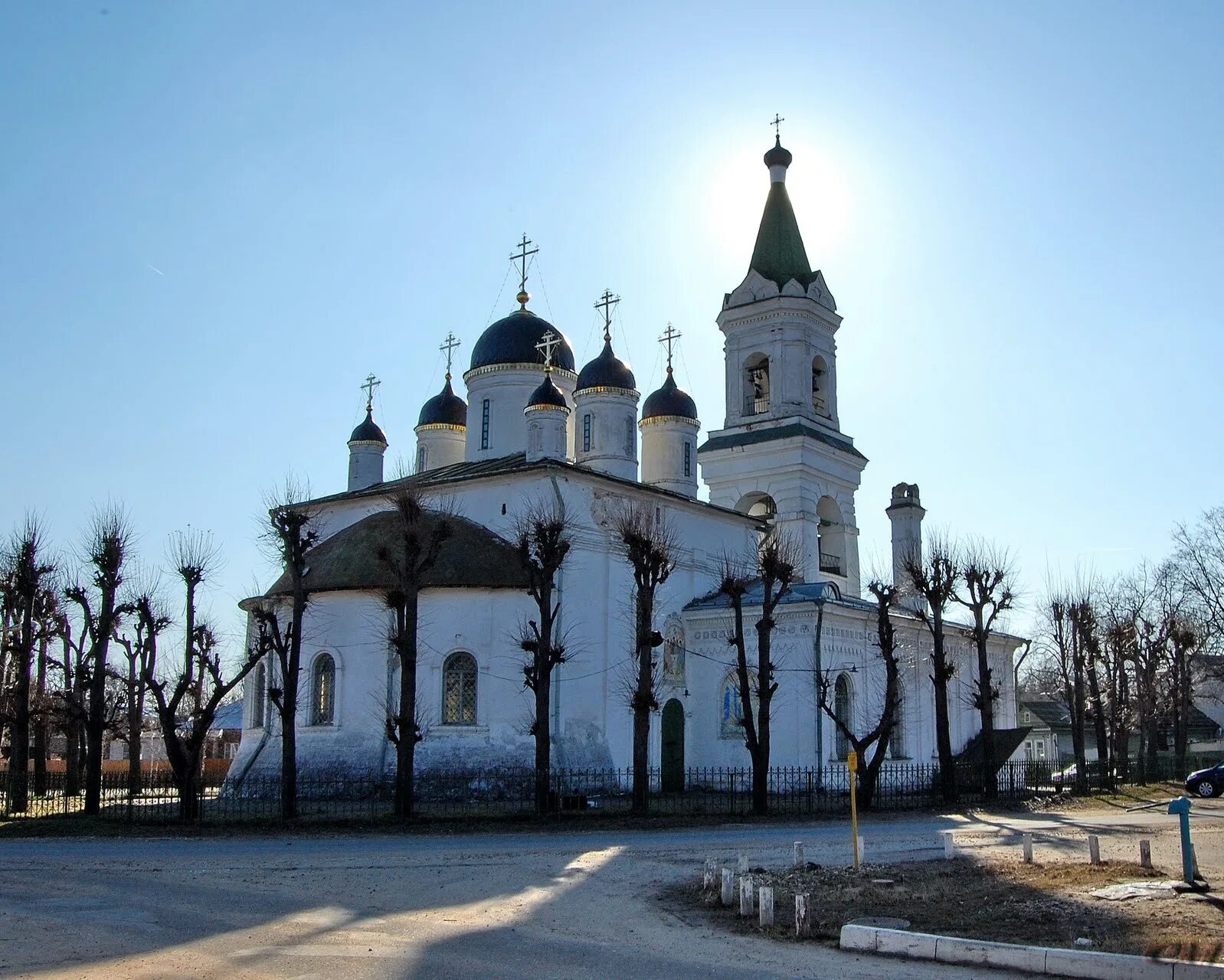 Храм Троицы Живоначальной Тверь. Тверской храм белая Троица в Твери.