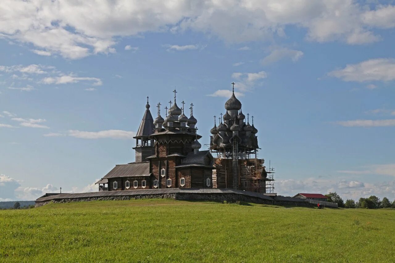 Памятники культуры россии кижи. Музей заповедник Кижи Карелия. Музей-заповедник «Кижи» (о. Кижи). Кижи Церковь Преображения Господня. Кижский Погост музей.