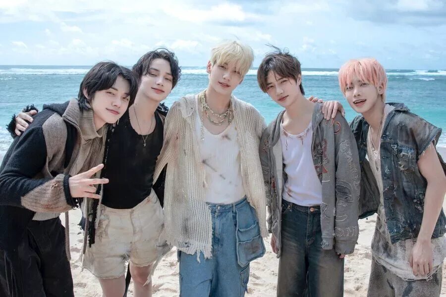 Txt sugar rush ride. Обложка альбома тхт sugar rush ride. Tomorrow x together sugar rush. Сугар раш. Soobin txt sugar rush ride.