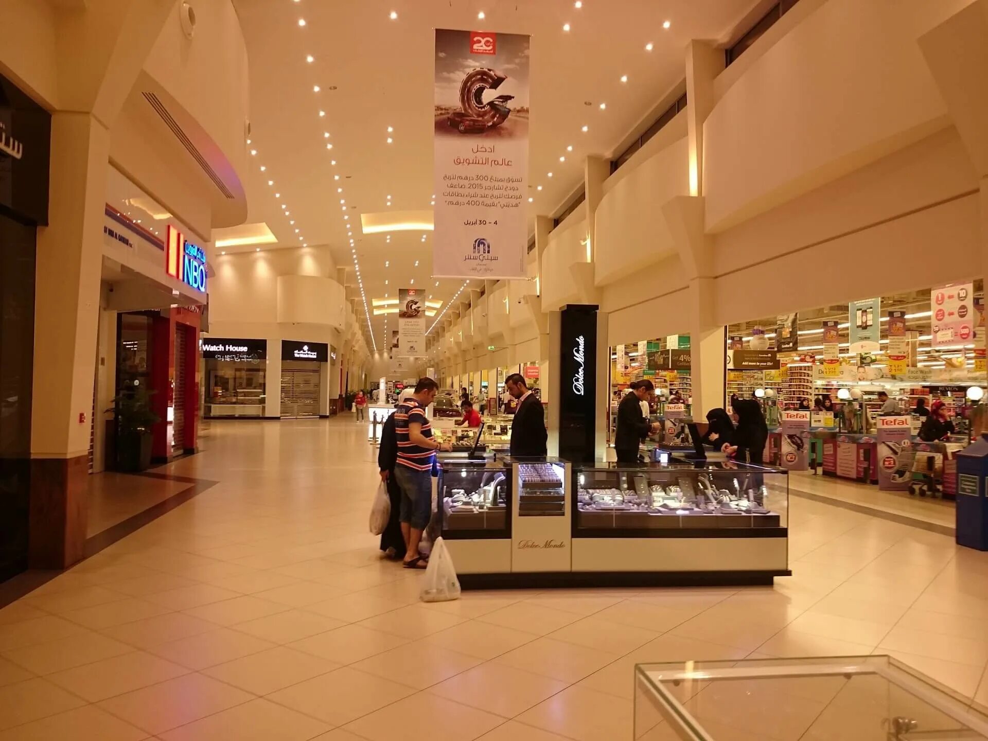 торговый центр аджман сити центр. магазины в аджмане. магазины в аджмане. магазины в аджмане. рыбный ресторан в аджмане.