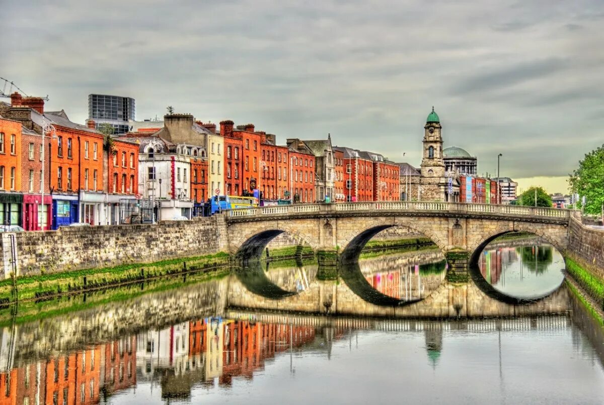 Irish dublin. Река лиффи дублин. дублин столица. dublin ирландия. ирландия столица дублин улицы.