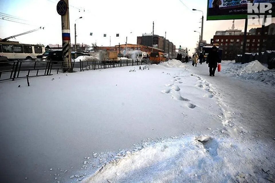 Череповец черный снег. Черный снег в Омске. Калтан черный снег. В Омске выпал черный снег. В омске выпадет снег