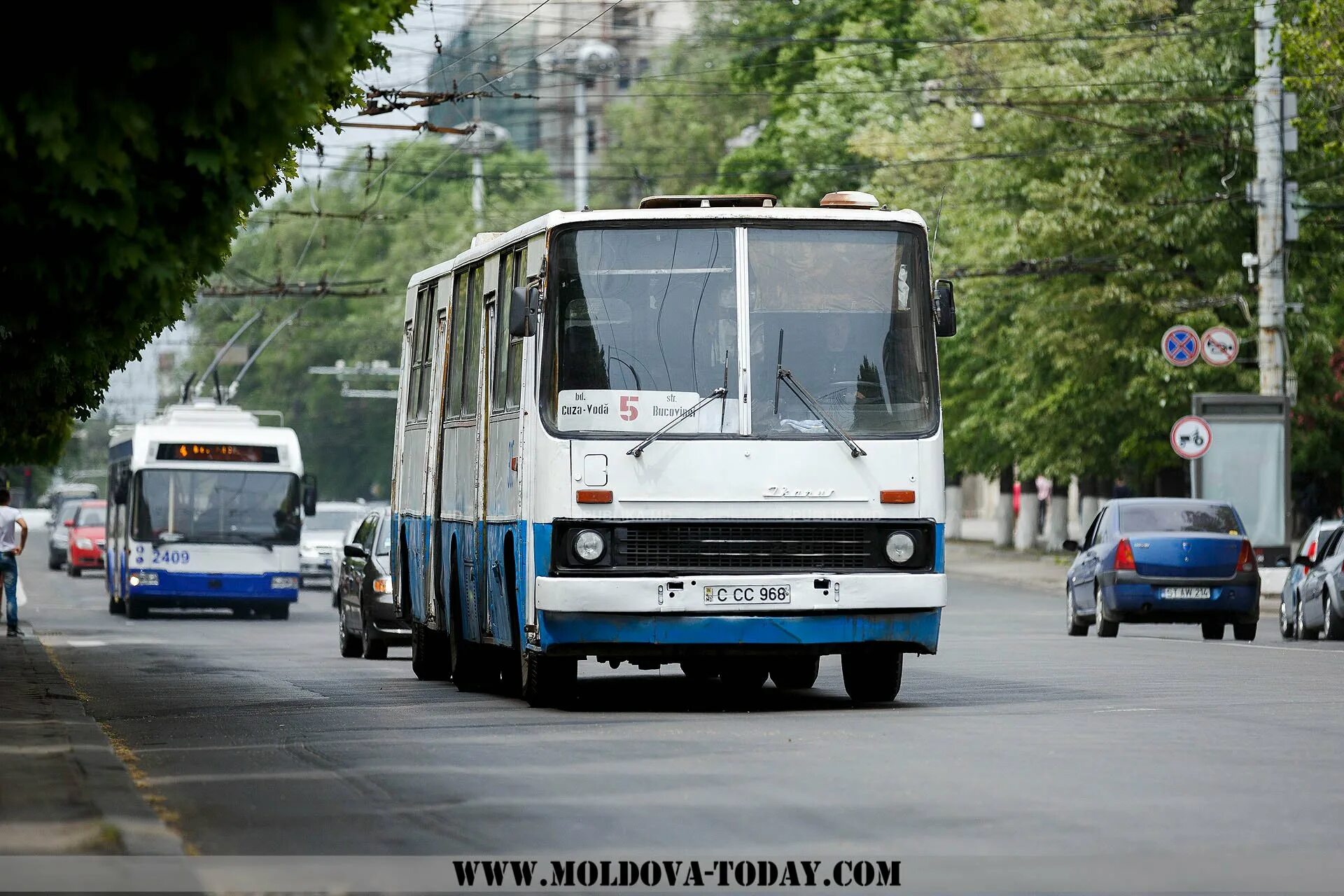 Dar pentru moldova. Кишиневский Автобусный парк. Общественный транспорт в Молдове. Автобусы в Молдавии. Кишинёвский автобус.
