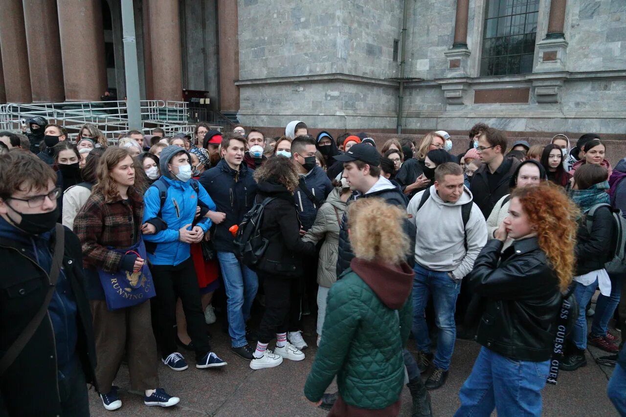 Митинги сентября. Митинг на Невском проспекте. Митинг в СПБ 21 сентября. Митинг в СПБ 21 сентября 2022. Митинг в СПБ У Исаакиевского собора сентябрь 2022.