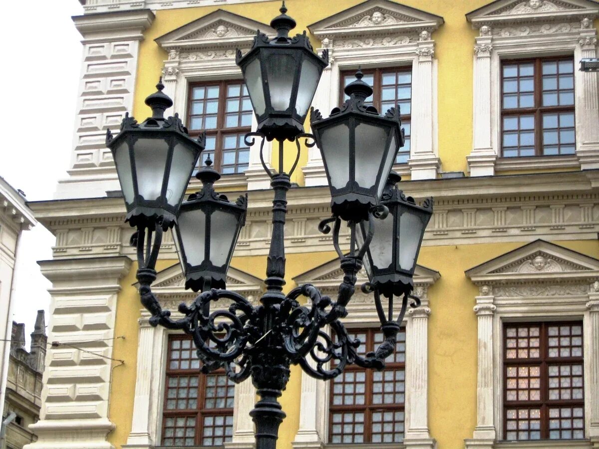 Улица фонарей в Санкт-Петербурге. Фонари Петропавловской крепости. Фонари СПБ при Петре 1. Музей фонарей в Санкт-Петербурге.