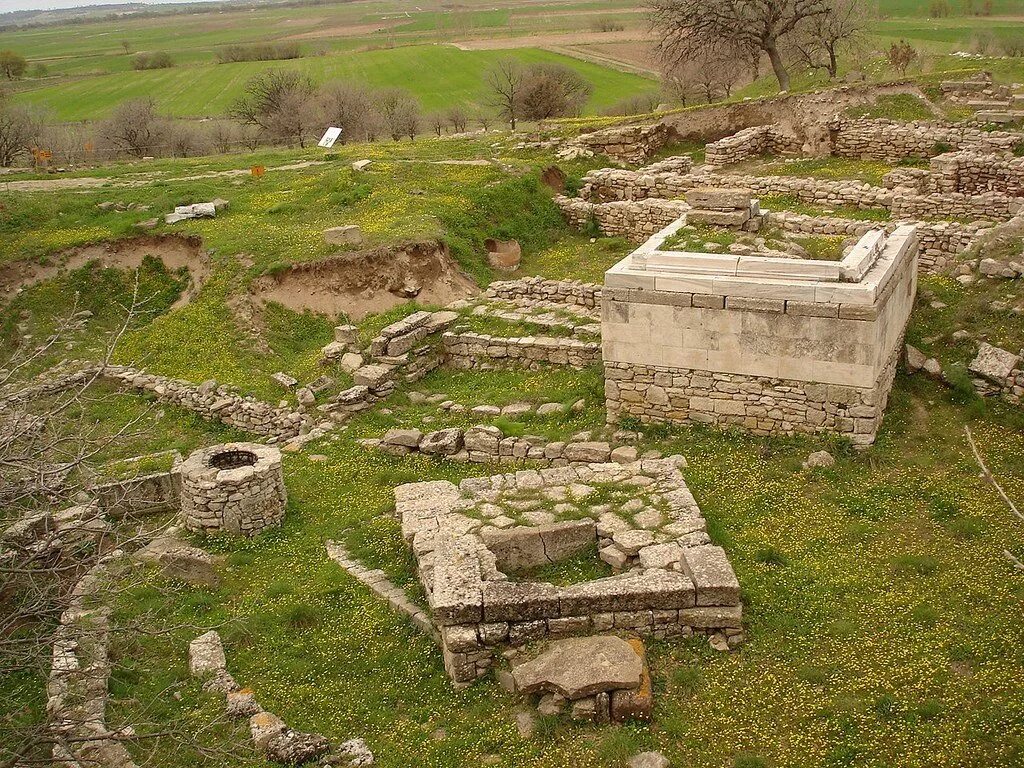 Археолог открывший трою. Шлиман Троя Микены. Раскопки Генриха Шлимана Троя. Раскопки Трои Шлиман.