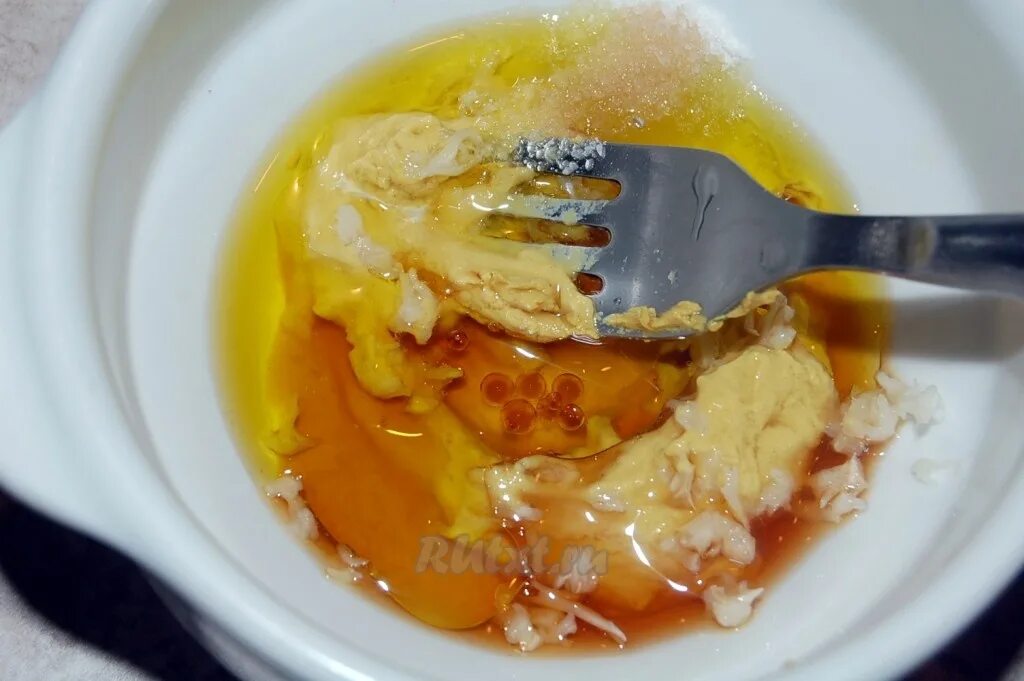 зубчик чеснока сливочное масло. обжаренный чеснок. зубок чеснока. сливочное масло с добавками. зубчик чеснока сливочное масло.