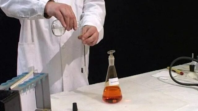 Реакция анилина с бромной водой. Олеиновая кислота взаимодействует с йодом. Реакция анилина с бромной водой. Реакция анилина с бромной водой. Анилин и бромная вода реакция.